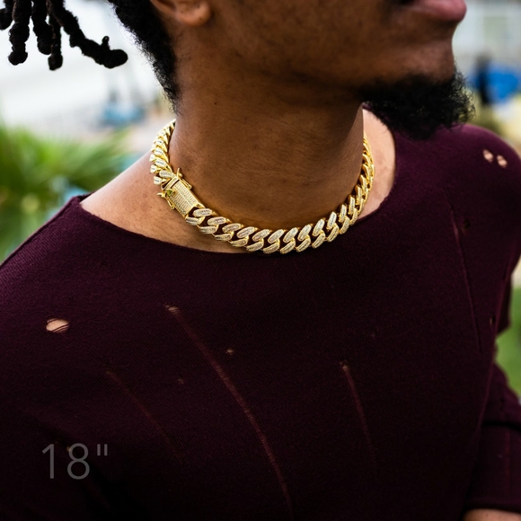 18MM ICED CUBAN LINK CHAIN IN GOLD - Picture 5 of 7